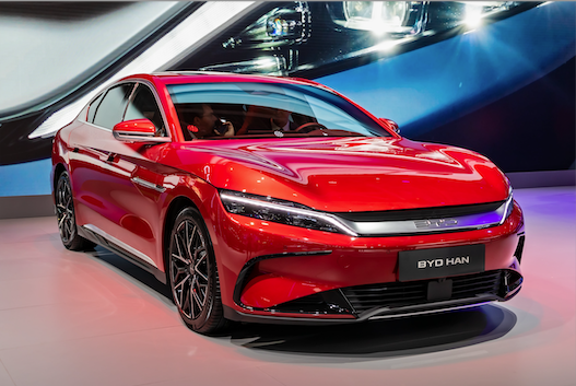 Voiture électrique BYD Han exposée au Mondial de l’Auto