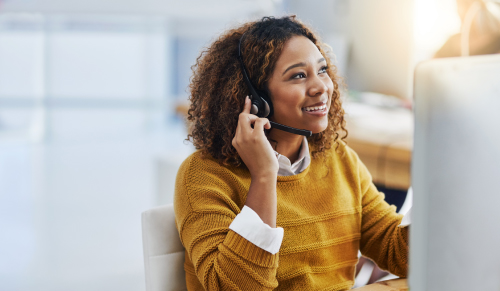 visuel d'une femme au téléphone