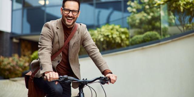 Visuel homme à vélo