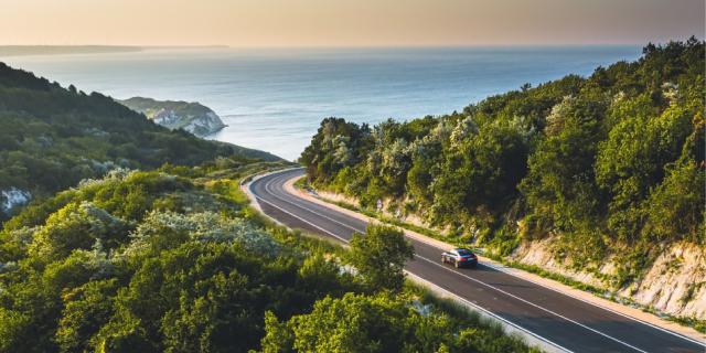 visuel d'un paysage avec une route