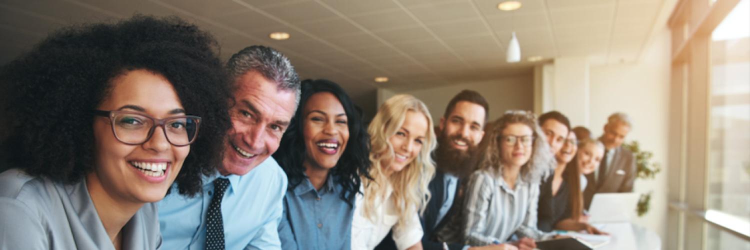 Visuel groupe d'homme et de femme