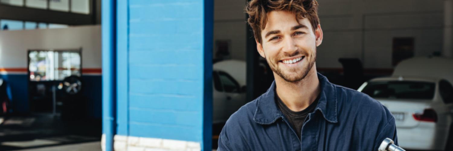 Visuel d'un homme souriant