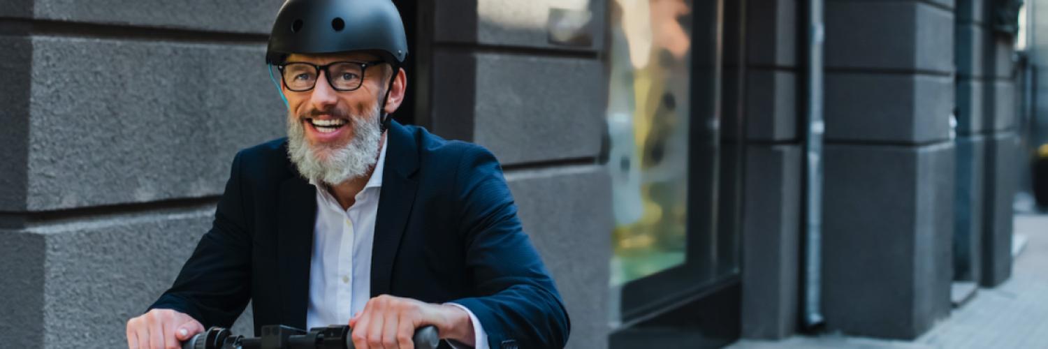 Visuel homme sur un vélo