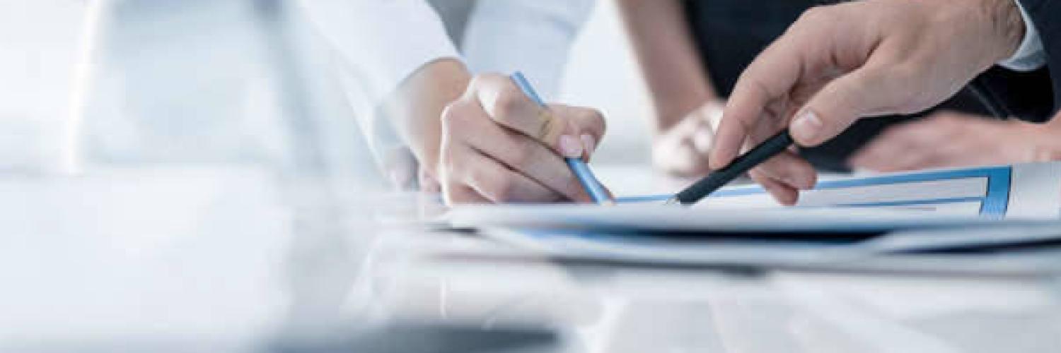 Mains avec stylo - TCM.jpg