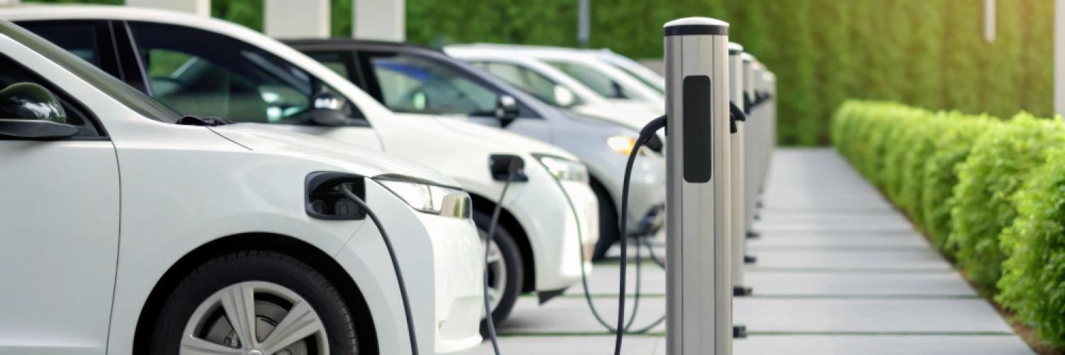 Visuel d'un parking de véhicules en charge