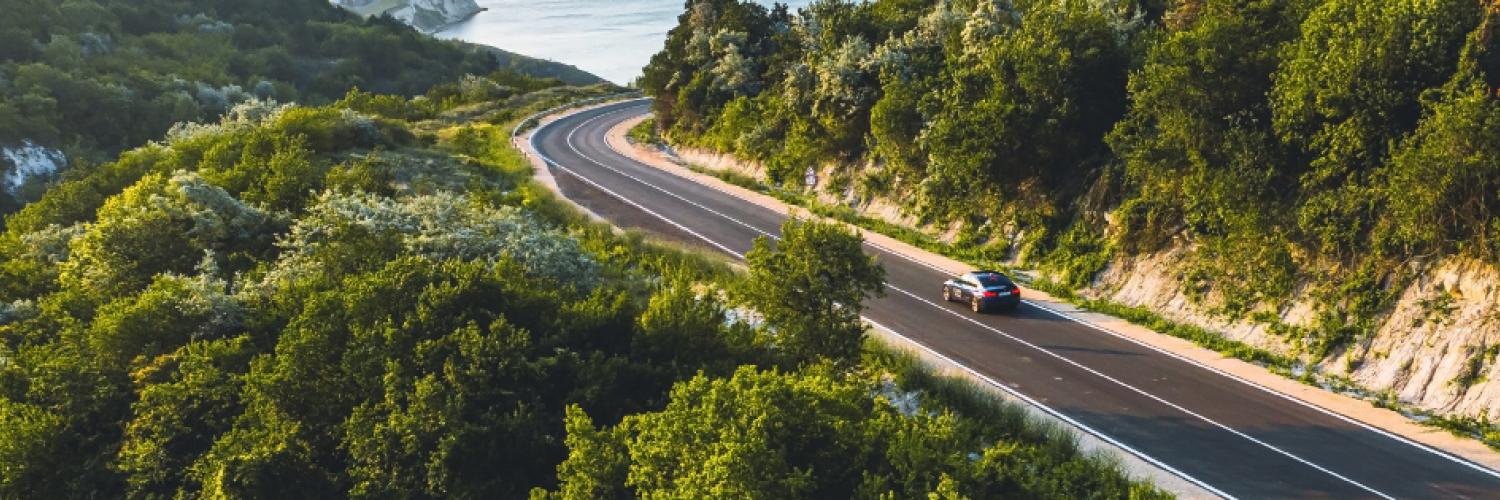 visuel d'un paysage avec une route