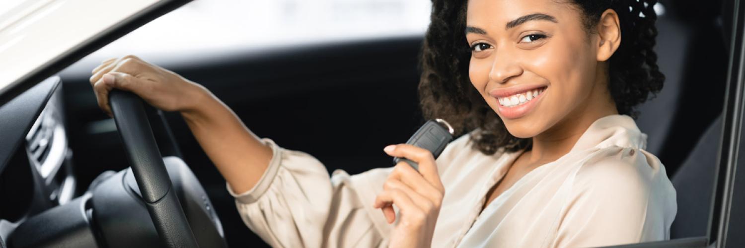 visuel d'une femme au volant