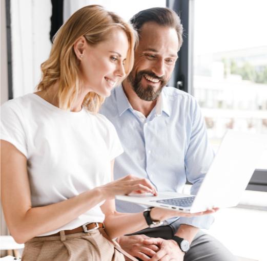 visuel collaborateurs souriant au bureau